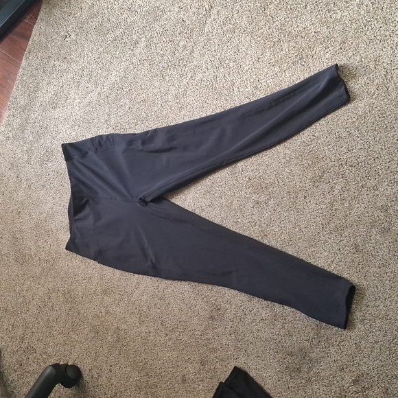 * BEING DONATED 2/28 * Bundle of 3 Black Workout Leggings - Sizes M/L - Picture 5 of 12